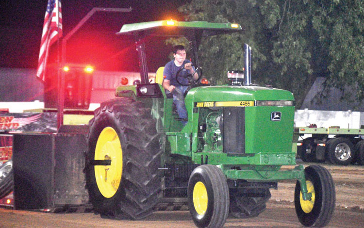 Kluemke and Voss take top honors at memorial tractor pull