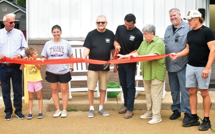 Hoffman Expert Cleaning has ribbon cutting at new Carlyle location 