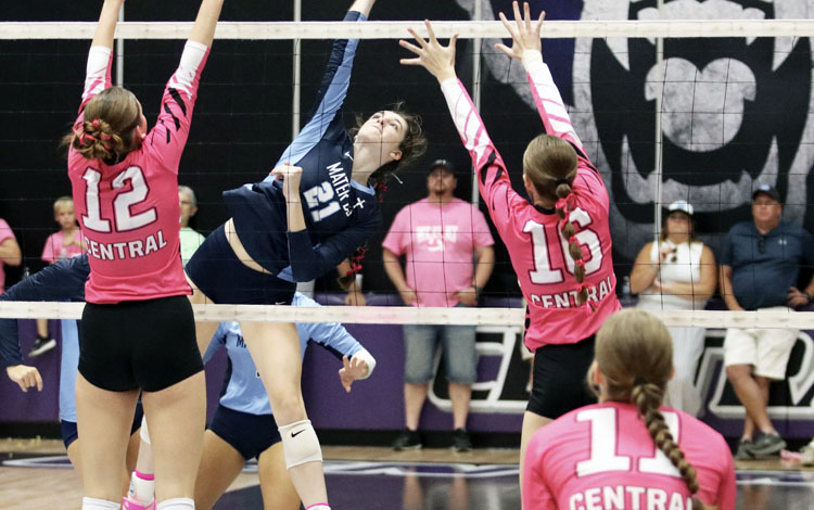 Mater Dei and Central put on a great show in Lady Knights win